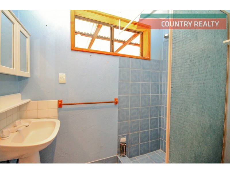 6 Osnaburg Road, York WA 6302