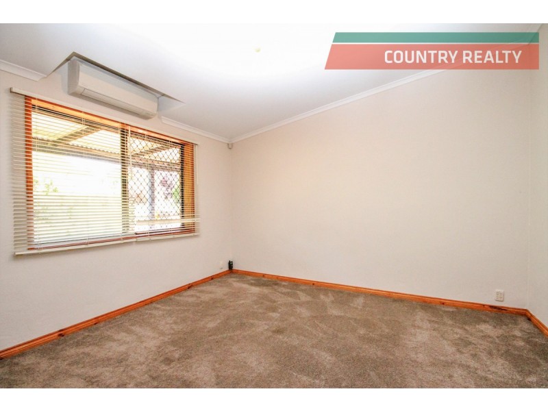 6 Osnaburg Road, York WA 6302