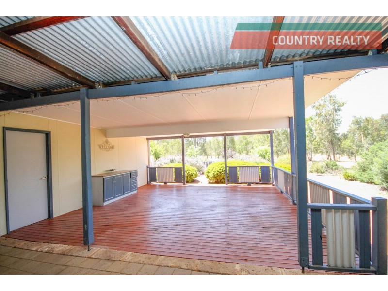 6 Osnaburg Road, York WA 6302