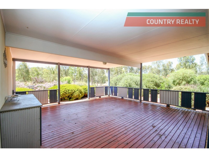 6 Osnaburg Road, York WA 6302