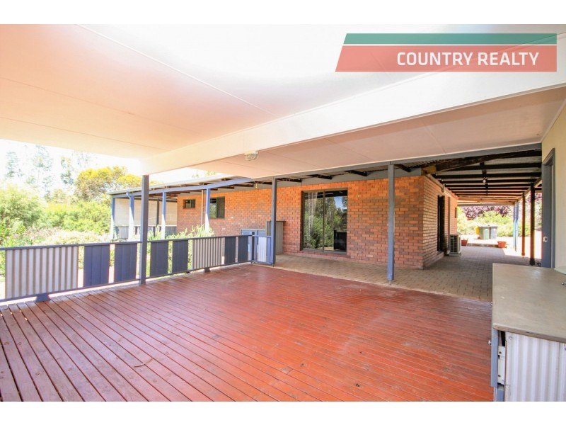 6 Osnaburg Road, York WA 6302
