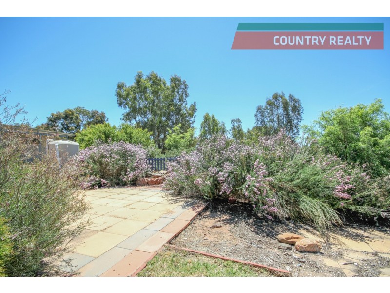 6 Osnaburg Road, York WA 6302