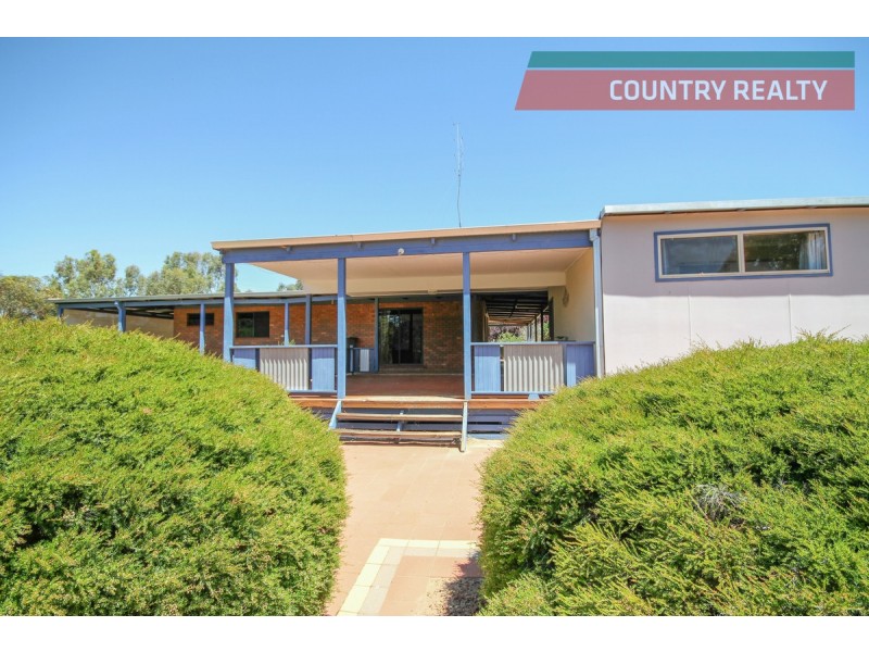 6 Osnaburg Road, York WA 6302