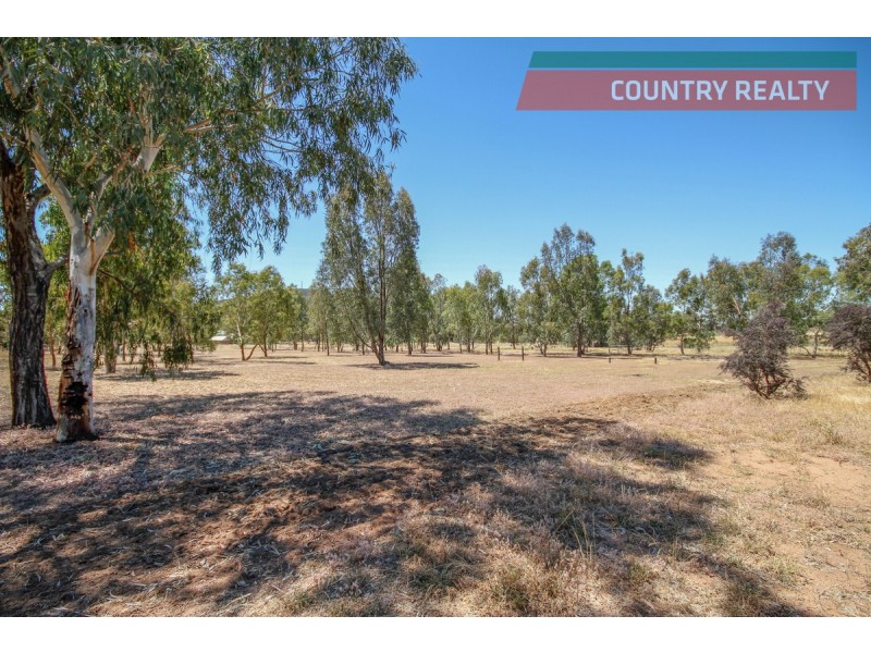 6 Osnaburg Road, York WA 6302