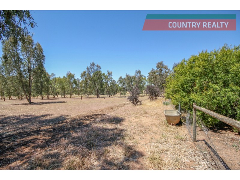 6 Osnaburg Road, York WA 6302