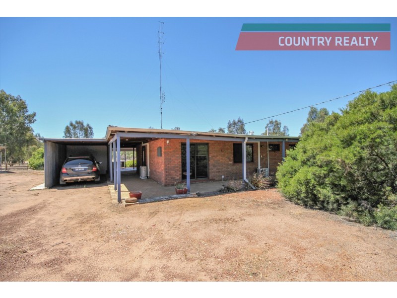 6 Osnaburg Road, York WA 6302