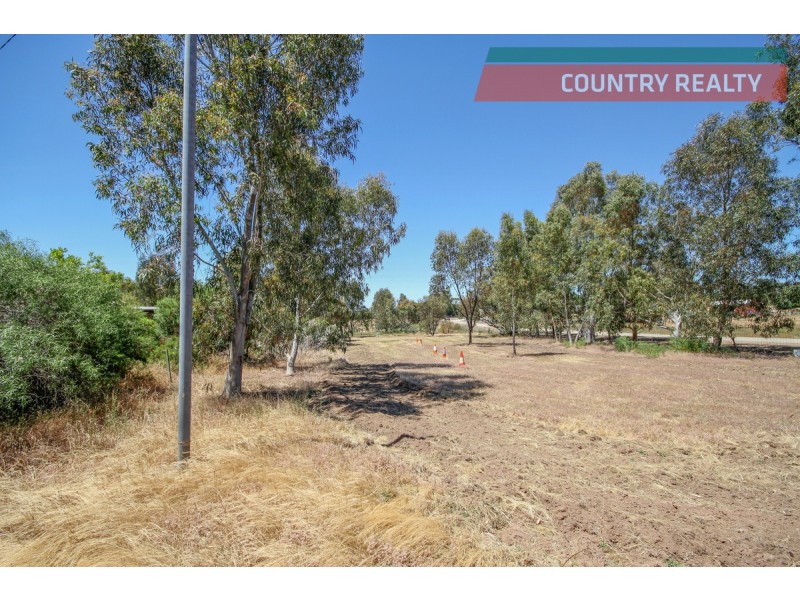 6 Osnaburg Road, York WA 6302
