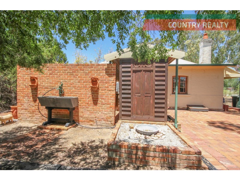 22 & 24 Redmile Road, York WA 6302