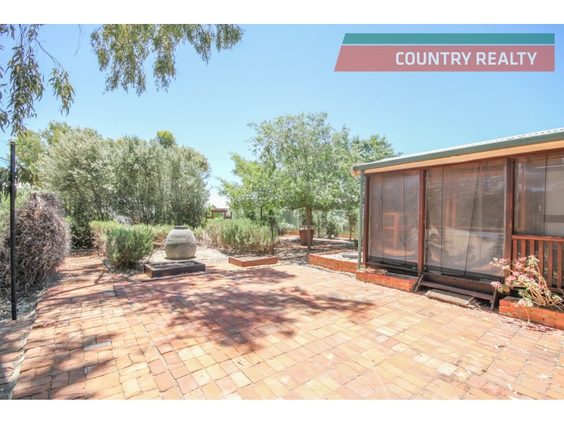 22 & 24 Redmile Road, York WA 6302