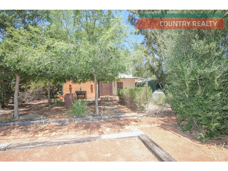 22 & 24 Redmile Road, York WA 6302