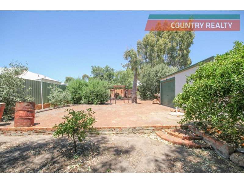 22 & 24 Redmile Road, York WA 6302