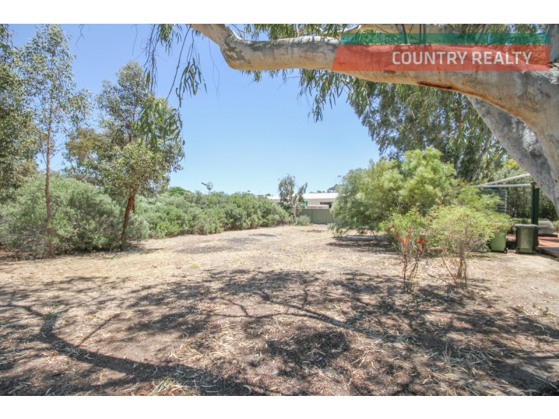 22 & 24 Redmile Road, York WA 6302