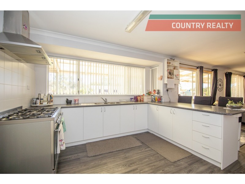 4 Tenth Road, York WA 6302