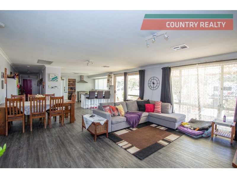 4 Tenth Road, York WA 6302