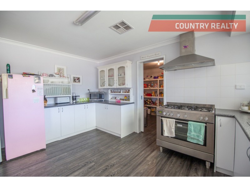 4 Tenth Road, York WA 6302