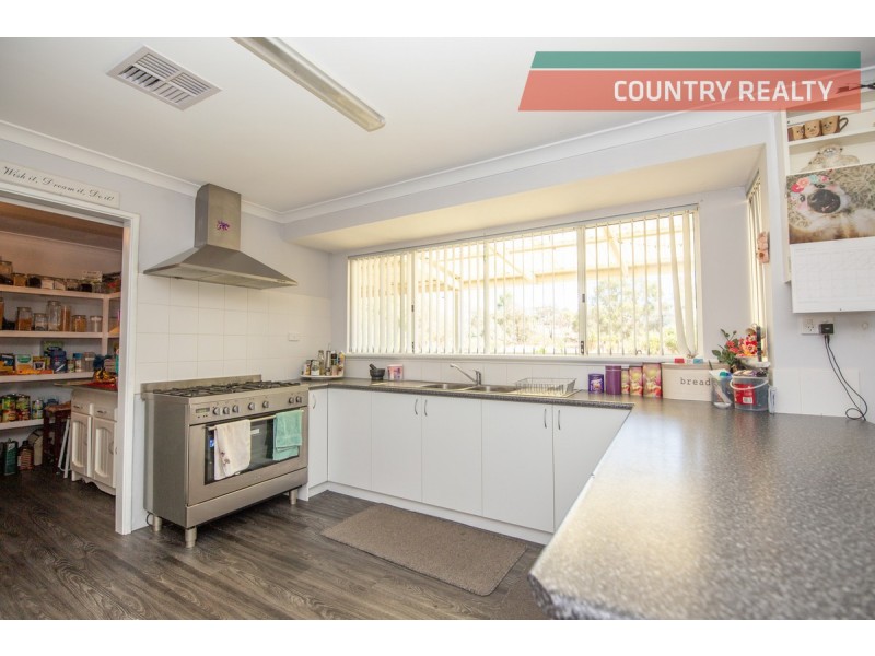 4 Tenth Road, York WA 6302