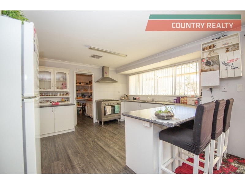 4 Tenth Road, York WA 6302