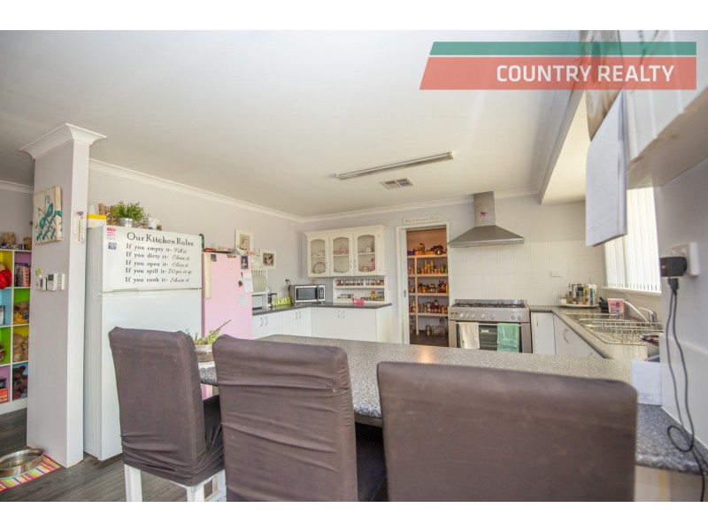 4 Tenth Road, York WA 6302