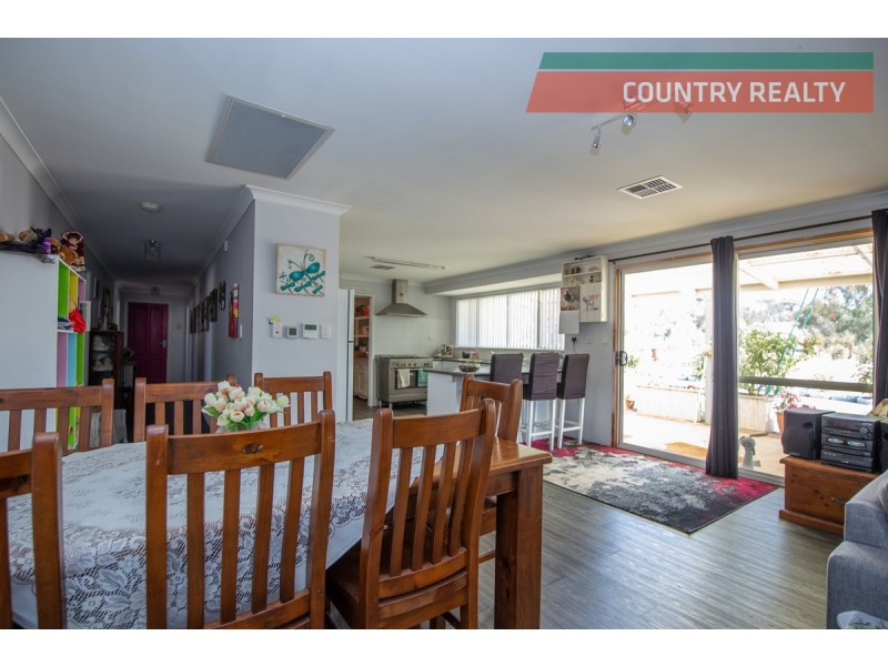 4 Tenth Road, York WA 6302