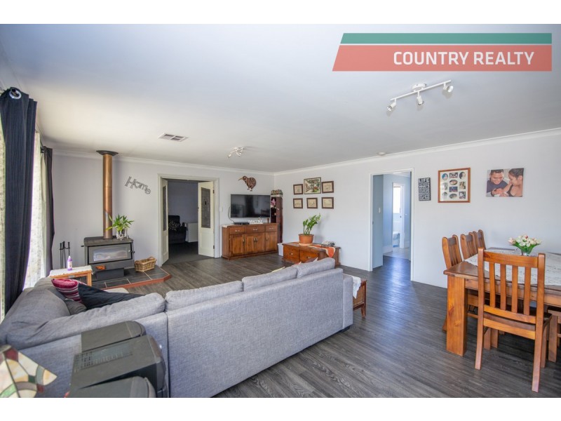 4 Tenth Road, York WA 6302