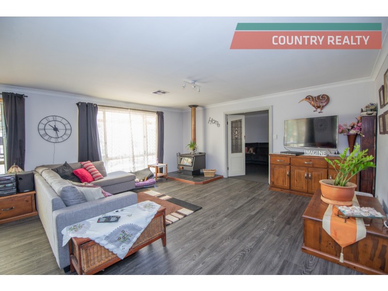 4 Tenth Road, York WA 6302