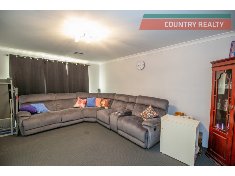 4 Tenth Road, York WA 6302