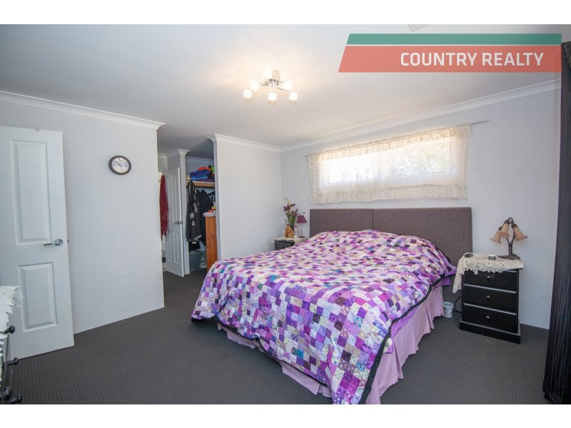 4 Tenth Road, York WA 6302
