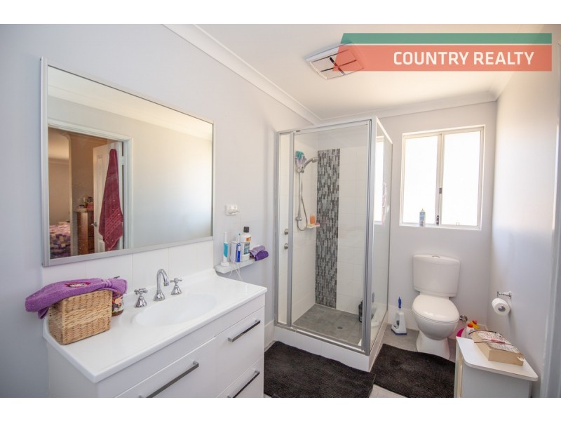 4 Tenth Road, York WA 6302