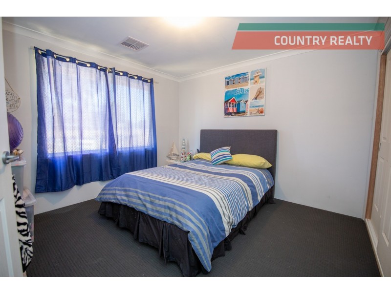 4 Tenth Road, York WA 6302