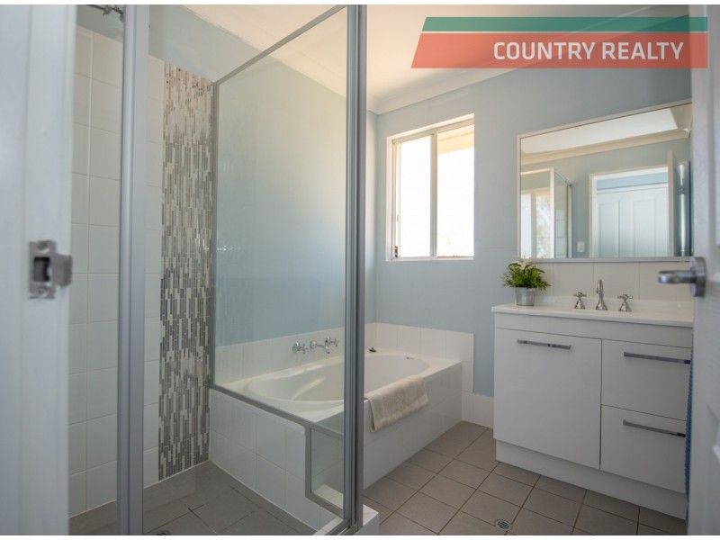 4 Tenth Road, York WA 6302