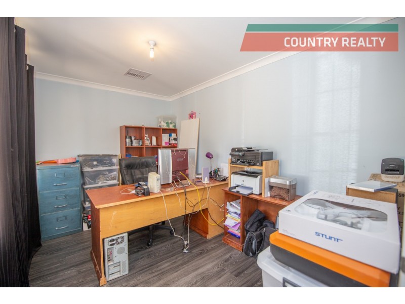 4 Tenth Road, York WA 6302