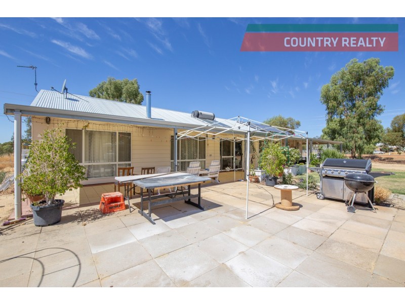 4 Tenth Road, York WA 6302