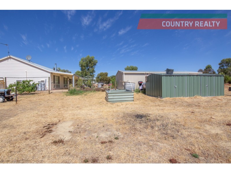 4 Tenth Road, York WA 6302