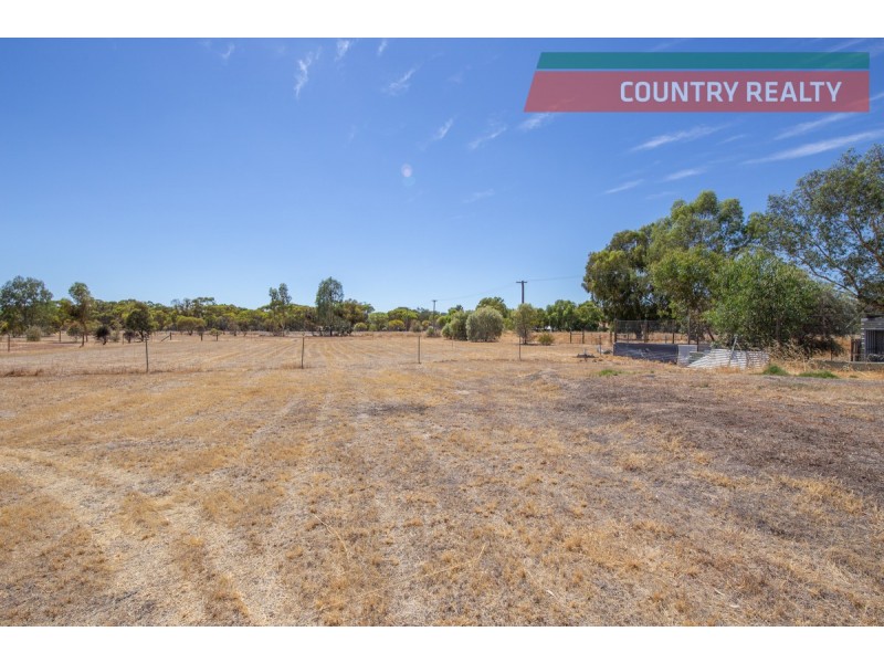 4 Tenth Road, York WA 6302