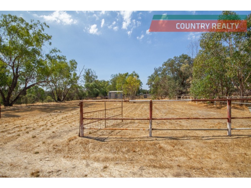 94 Burlong Road, Northam WA 6401