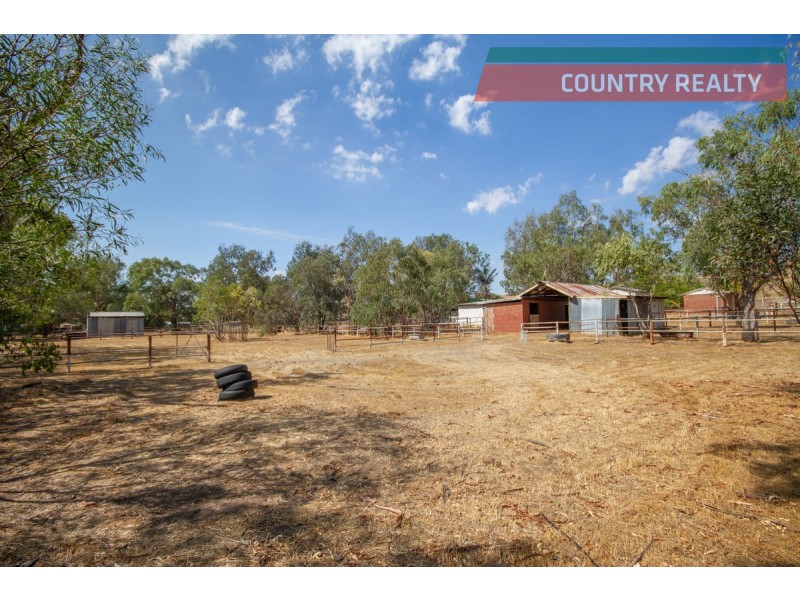 94 Burlong Road, Northam WA 6401
