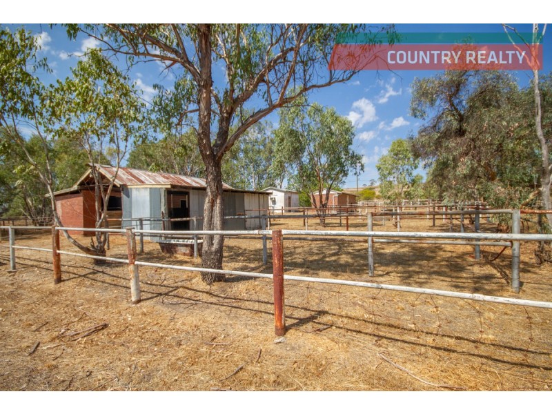 94 Burlong Road, Northam WA 6401