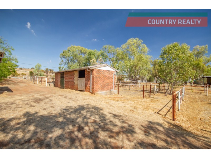 94 Burlong Road, Northam WA 6401