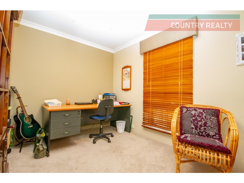 19 Brooking Street, Beverley WA 6304