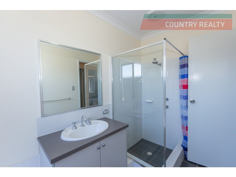 13 Riverside Outlook, Northam WA 6401