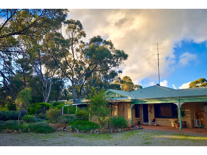 205 Sand Spring Road, Toodyay WA 6566