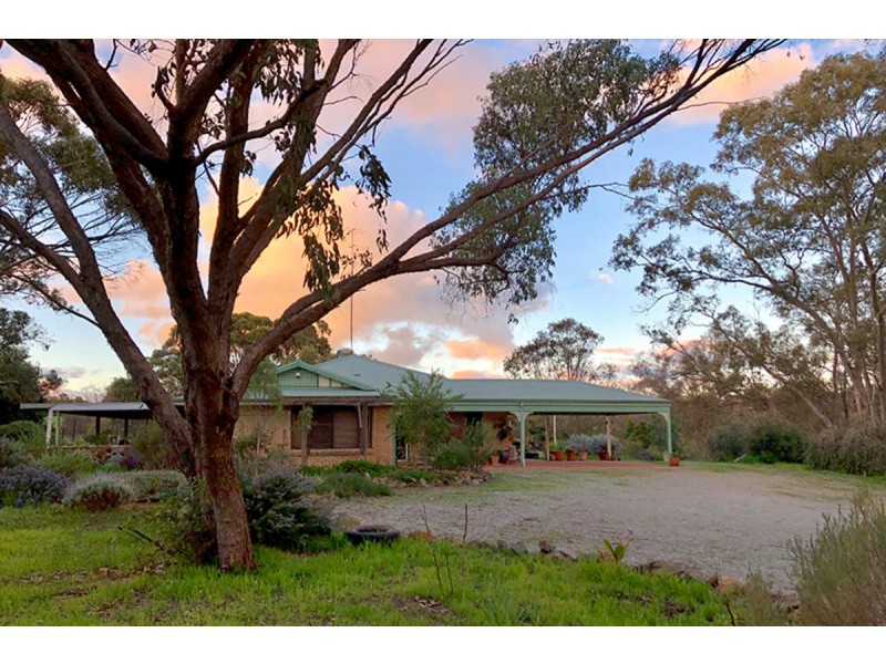 205 Sand Spring Road, Toodyay WA 6566