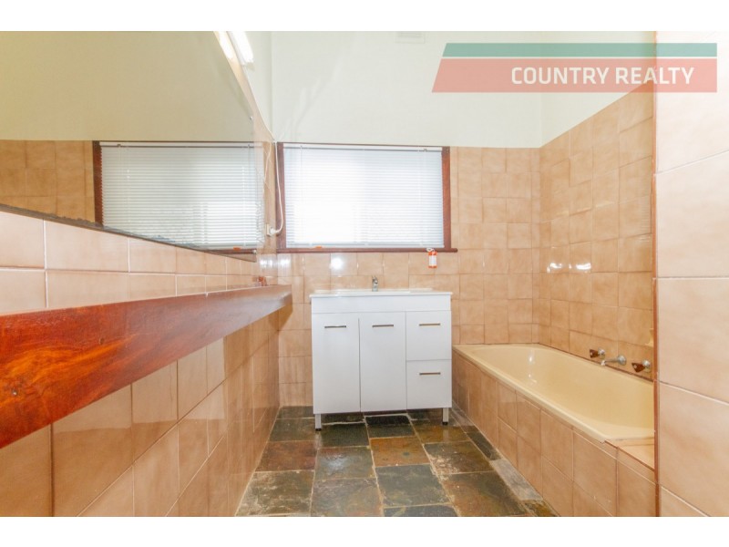 6 Newcastle Road, Northam WA 6401