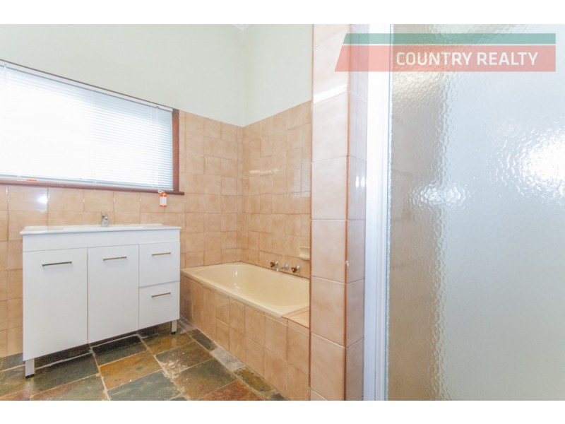 6 Newcastle Road, Northam WA 6401