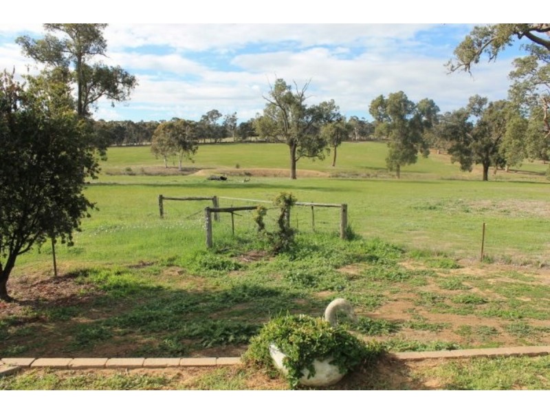 484 Chitty Road, Bakers Hill WA 6562