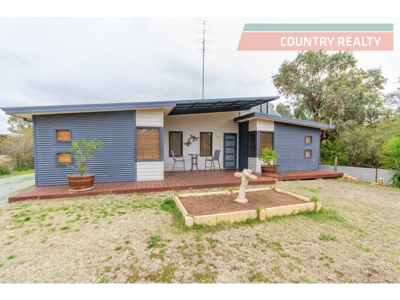 13 Hunter Road, Northam WA 6401