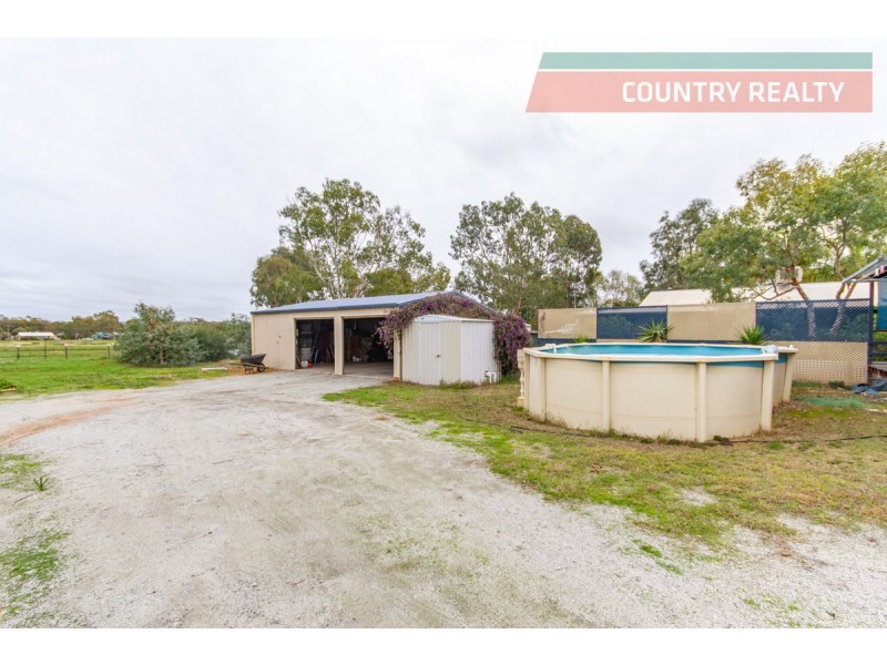 13 Hunter Road, Northam WA 6401