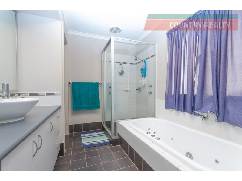 13 Hunter Road, Northam WA 6401