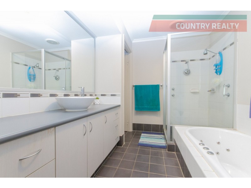 13 Hunter Road, Northam WA 6401