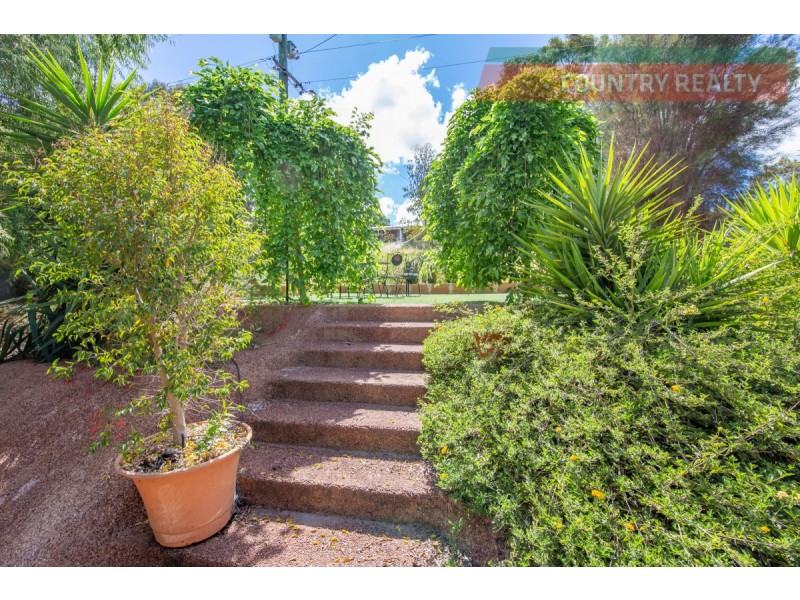 13 Harcourt Street, Toodyay WA 6566